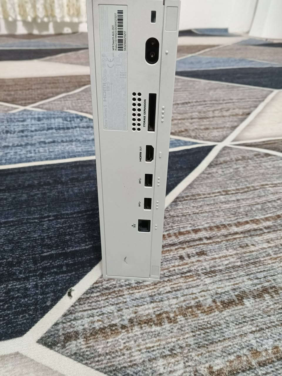 سيريس اس جهاز نضافته 90بل ميه ذاكره 512 كامل الملحقات ويجي وياه سماعه محيطيه اصليه وستان تعليق السماعات والموبايل  بي منفذ usb لشحن الموبايل وبطارية يده ام الدبل باتري قابله للشحن وكيبورد كيمنك rgb ابو الاناره مثل ماموضح بل صوره وبي حساب كيم باس التمت وبي كم لعبه مملوكه كل هذا والسعر 360 الف فقط
*********** للتواصل والواتساب مكاني موصل ايسر
