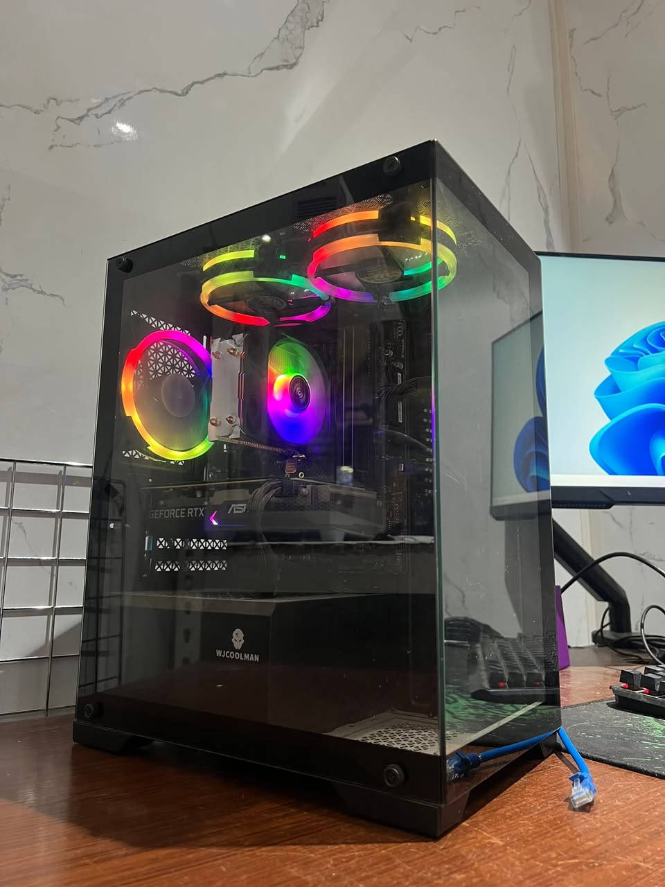تجميعة مميزة للبيع 🤍🤍
 ضمان مكتب 
السعر 925 الف دينار عراقي 

المواصفات : 

I5-10400f
M.B h510m MSI 
RAM 16 3200MHZ 

RTX 3060TI 8gb 🔥

Ssd 1T
 P.S 650w 
Case 3 fan RGB 
مبرد غازي للمعالج

بغداد الدورة 
***********
توصيل متوفر بيها
