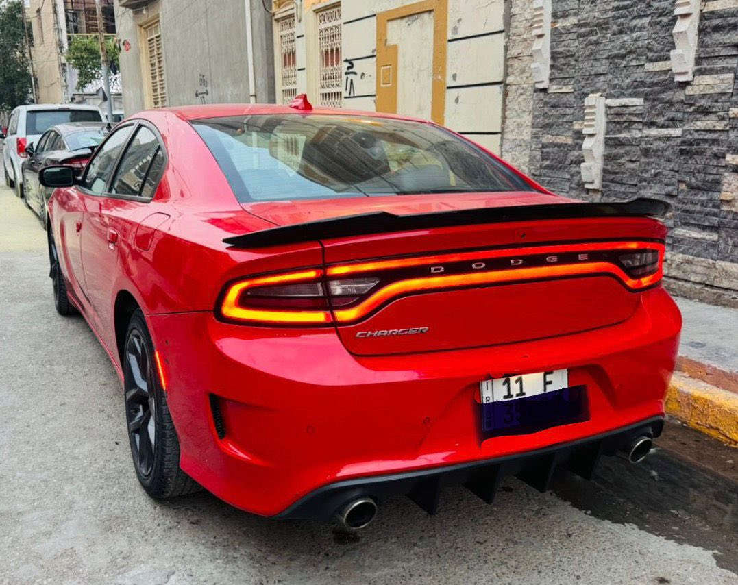 السلام عليكم
جارجر موديل 2019 السياره مواصفات GT تغير لون السياره صار بيها حادث وغيرت البدي من دبي جديده رقم بغداد بسمي تحويل ثاني يوم  السعر 13500$ يعني 135 ورقه قفل وماكو هيج سعر  العنوان بغداد البلديات لاستفسار ***********
