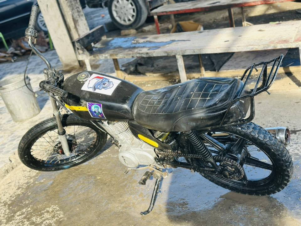 السلام عليكم دراجه ارشه للبيع كلك الدراجه خير من الله مكاني حله 200ًوبيه مجال *********** بيه واتساب
