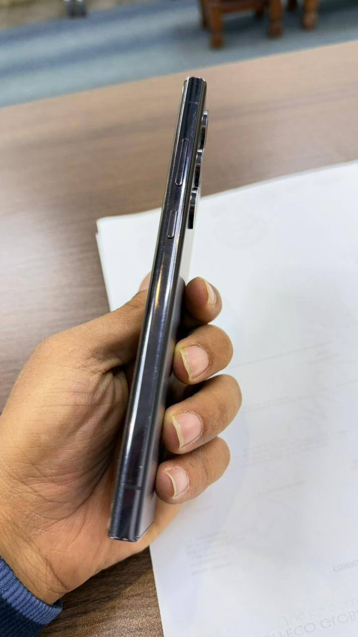 سامسونج الترا23 .نضيف جدا بدون عيوب بدون تصليح .ذاكرة 256 رام 12 ملحقات كاملة. مكاني كربلاء 
السعر 650 الف
رقم الوتساب ***********
