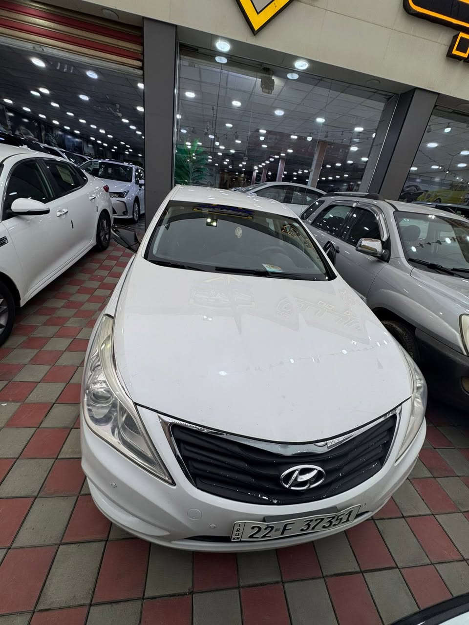 سلام عليكم ازيرا موديل 2013 سياره حلوه ومتعوب ع مال بيت فول مواصفات عدا الفتحه وكلين مابيه اي عيب سعره 120 وبيه مجال***********
