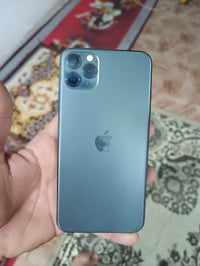 ‏سلام عليكم iPhone 11 Pro ماكس بطارية 81 الذاكرة 64 لون زيتوني كلا على...