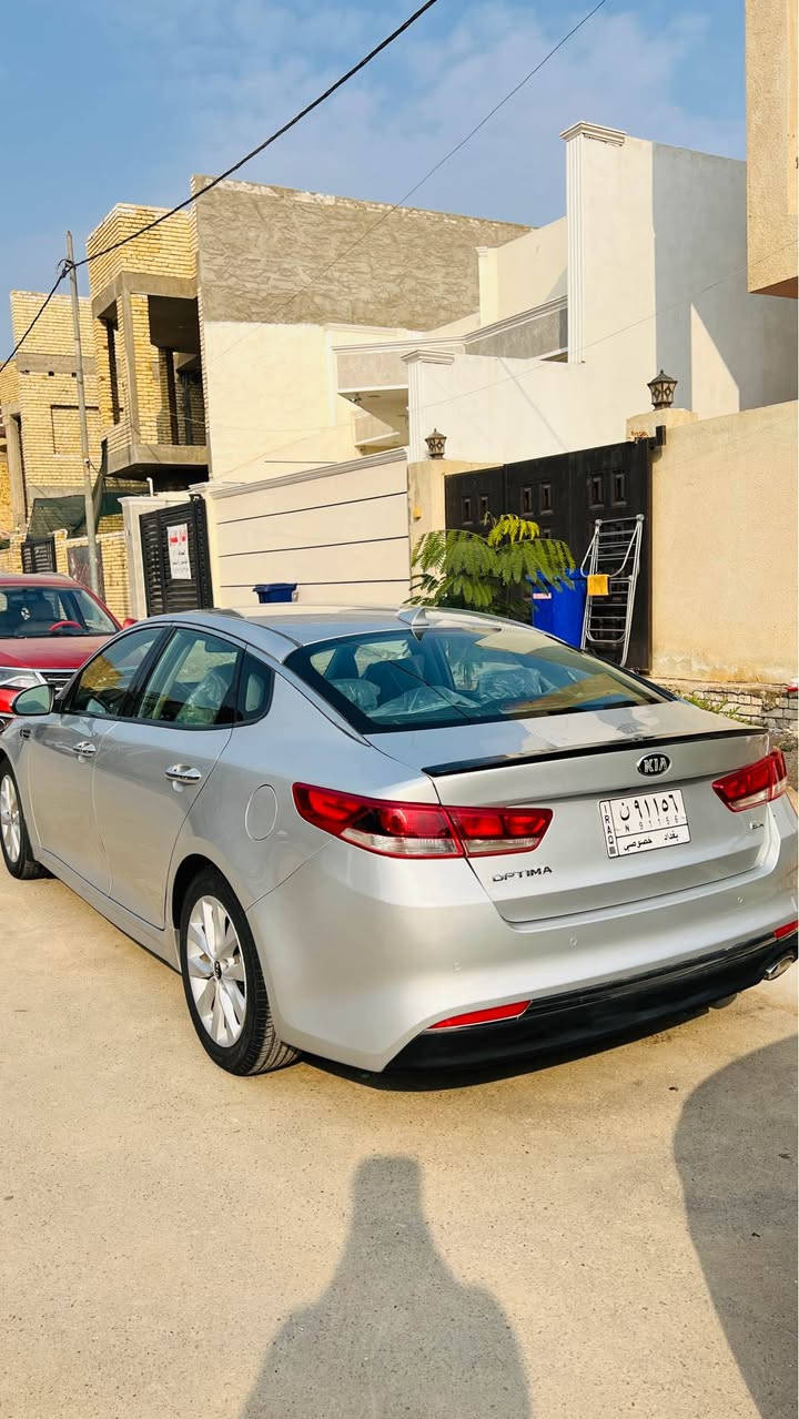 تحيه طيبه…❤️
سياره للبيع نوع كيا اوبتما 
موديل ٢٠١٨ 
رقم بغداد حره تحويل مشروع وطني 
.
وارد امريكي حادثها جاملغ خلفي فقط وعندي صور الحادث وعندي سونار رافقه بالمنشور وانت تفحص سونار من جديد يطلع صبغ او تبديل غير الجاملغ سونارك عليه 
.
فول مواصفات 1/1 عدا البانوراما
بصمه تشغيل + ابواب 
كشنات جلد 
كشنات كهربائيه 
تدفئه بالكشنات 
تبريد خلفي 
شاشه + كامره دواره 
مري قلاب 
لد نهاري 
تحكم ستيرن جهتين 
مرايات شفط 
ماشيه ٧٨ الف فقط 
وسعرها ١٣٥ وبيها مجال بسيط بعد المعاينه 
ومكانه بالكوت مركز المدينه 
وهذا رقمي *********** دهل اوران, واسط
