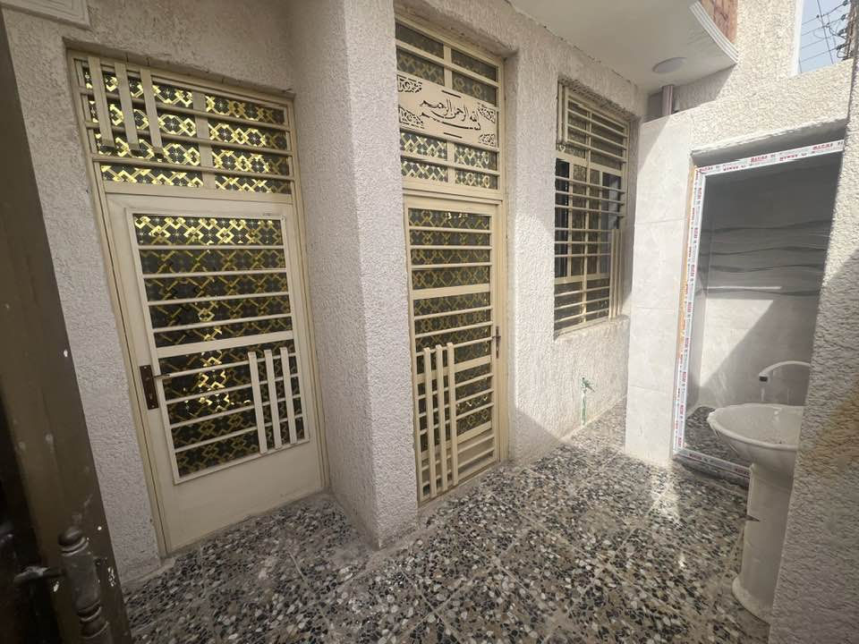 سلام عليكم مشتمل للبيع مساحته 55متر واقع حال 60 ركن على شارع عشرين بناء جديد طابو صرف السعر 40بي مجال بسيط العنوان مشتمل حسينيه الراشديه خدمات مسقط مقابيل حسينيه الزهراء رقم الهاتف ***********
