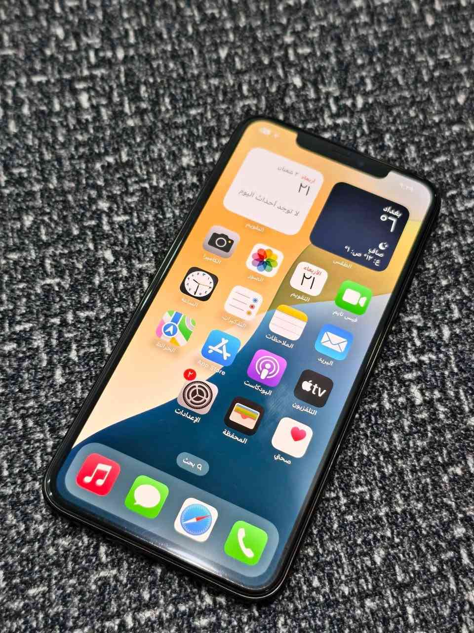 11 برو ماكس         ( السعـر 375 ألف ) 
نضافه 100% مكفول لا مفتوح ولا مصلح ولا بيه زلغ
الذاكرة 256 والبطارية 78 
ويا حافضه ولزكه مضلله وكيبل شحن 
الناصريه مركز ***********
