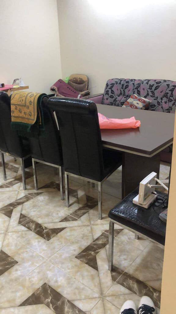 🏠 وحده سكنية ركن طابو للبيع 
 🛋️ مؤثثة وجاهزه للسكن ماء وكهرباء.
📍 الموقع: مجمع مدينة الرضا السكني
خلف جامعة ذي قار قبل المجمع اللبناني.
🌳 حديقة جانبيه وحديقه امام البيت.
📐 مساحة البيت : 200 م²
📐 مساحة البناء : 146 م²
 🌳الحديقه الجانبيه خارج البيت: 190 م²
🏠 طابق واحد غرفتين،صالة،مطبخ،استقبال، صحيات(شرقي وغربي)حديقه داخليه,كراج سياره.
السعر : 135 مليون مع الاثاث(البيت مؤثث بالكامل) وبيه مجال. 120 مليون بدون اثاث 
غير مطلوب لمصرف او مبادره او مستثمر العقد والطابو بأسم المشتري مباشرة 
***********

