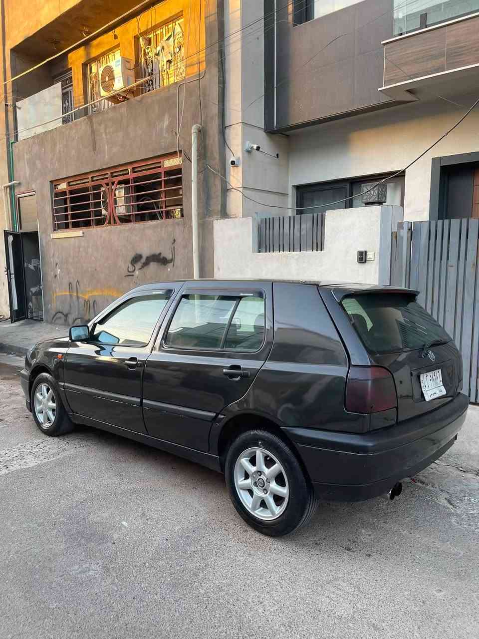 كولف mk3 مكينه١٨٠٠ اوتو مكفولات صدر نضيف رقم بغداد داخلهه نضيف بدون حادث صبغ جماليه فقط تخم تاير ويل كب سياره حلوه وجاهزه السعر44 مكان بغداد حي جهاد***********
