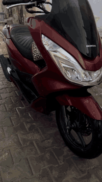 Pcx جيل الثاني 2018  مكينه خير من الله  وكلش حلوه  اللون صدفي  الحجم 1...