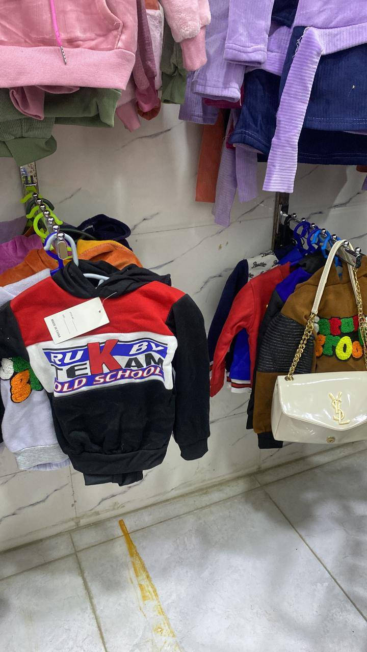 شروه محل كامل ملابس نسائيه واطفال اقل من سعر الجمله  للإستفسار اتصل عالرقم او واتساب ***********
