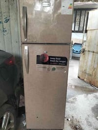 ثلاجه شارب ياباني اصلي كلش راقيه وتجميدها يخبل السعر 90 ثلاجه جديده حي...