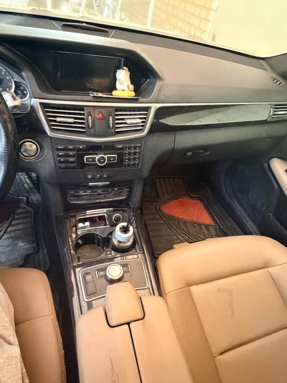 السلام عليكم حبايب  
Mercedes-Benz E300
2013 خليجية السيارة وكالة 
الضرر بنيد مصبوغ  وباب خلفي ايسر بدون معجون 
ماشية 120 الف 
المواصفات:
الداخل كريمي 
بانوراما 
بردات خلفية 
شاشه كبيرة
ماوس شاشة
كشنات كهرباء
كشنات خزن
حزام امان كهرباء
تركشن تزحلق
ابواب ترحيب شعار مارسيدس
كير مثبت سرعه
داخل  مع تطعيم صاج
سماعات هارمن
اناره محيطيه داخليه بلادي
مري كهرباء
كاميره خلفيه دوارة
كير مكينه تبريد صدر حدادية كلة جاهز
ادامه منضومه محرك
ادامه منضومه كاملة فلاتر ومحرك 
*********** 
السعر 21 الف وبيه مجال ان شاء الله بغداد, العراق
