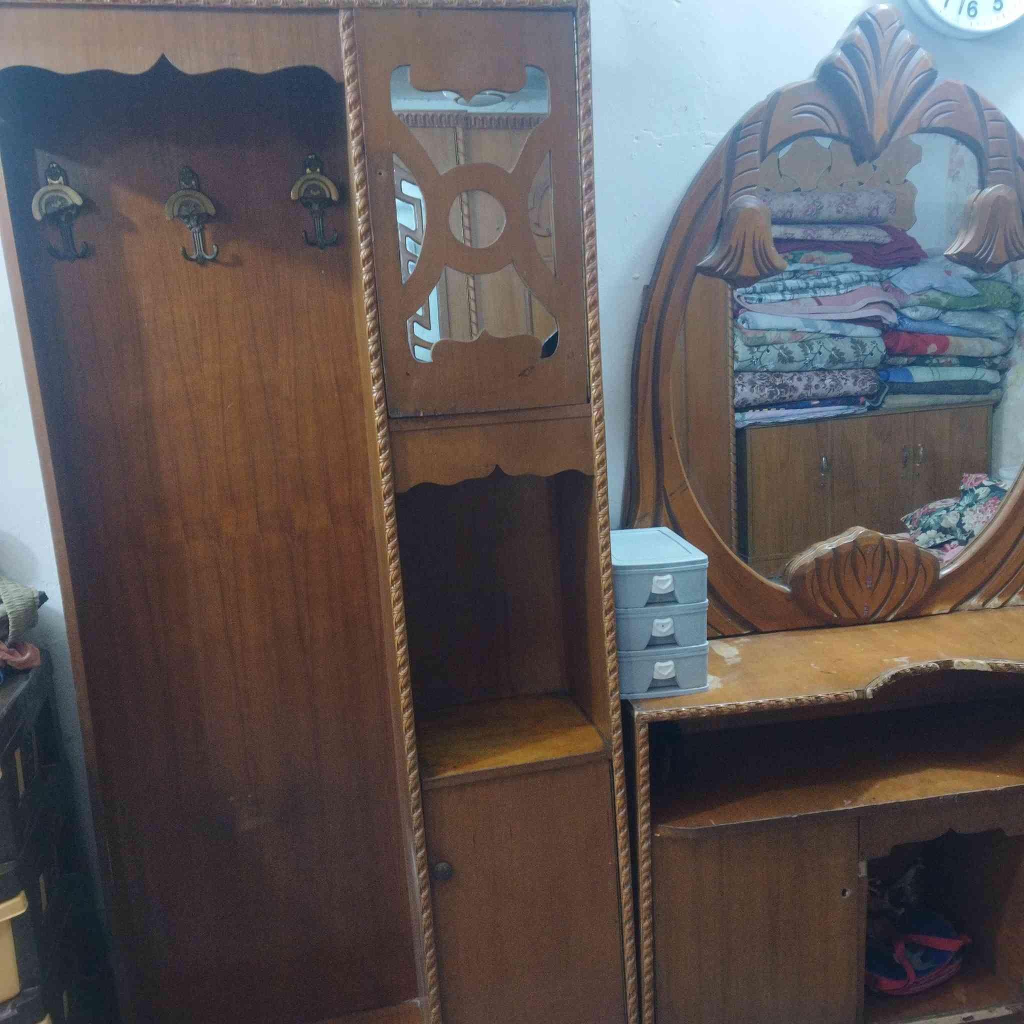 سلام عليكم غرفه اخشاب مستعمله للبيع السعر 650الرقم ***********

