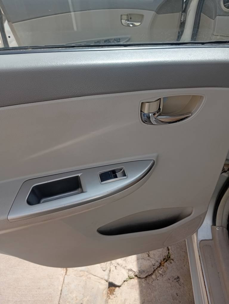 byd  2013 سە نە ویپلاستیک مەکینەو گیڕی کراوە بە سە نی زۆر پاکە سە یارە کە لیدراوی نییە فوول مواسە فاتەسڵایتە تە بریدە سە یارەیە کی بێ مە سرە فە سیعر 35 مە عامەلە ژ.م *********** هە ڵە بجە ی تازە السليمانية, العراق
