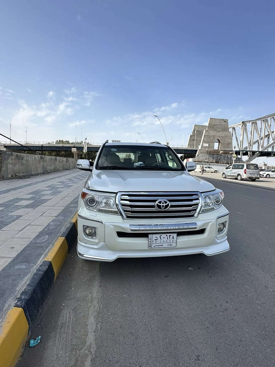 السلام عليكم
لاندكروز 2013 رقم بغداد بريم مواصفاتها معروفه للجميع 6 سلندر ماشيه 142 الف حقيقي مكفوله من الصبغ بيها بارد قليل في باب السائق السعر 365 
مكان السياره ذي قار ناصريه 
للتواصل على الرقم ***********
