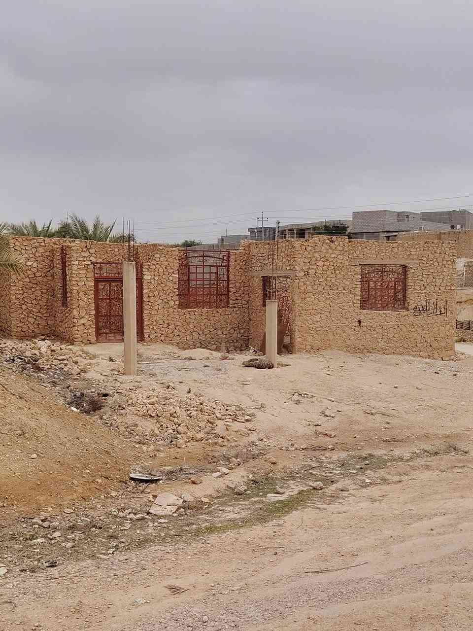 هيكل ع صب واكف مساحته 800م في بروانه حي البصكر البيع السعر خاص
***********
