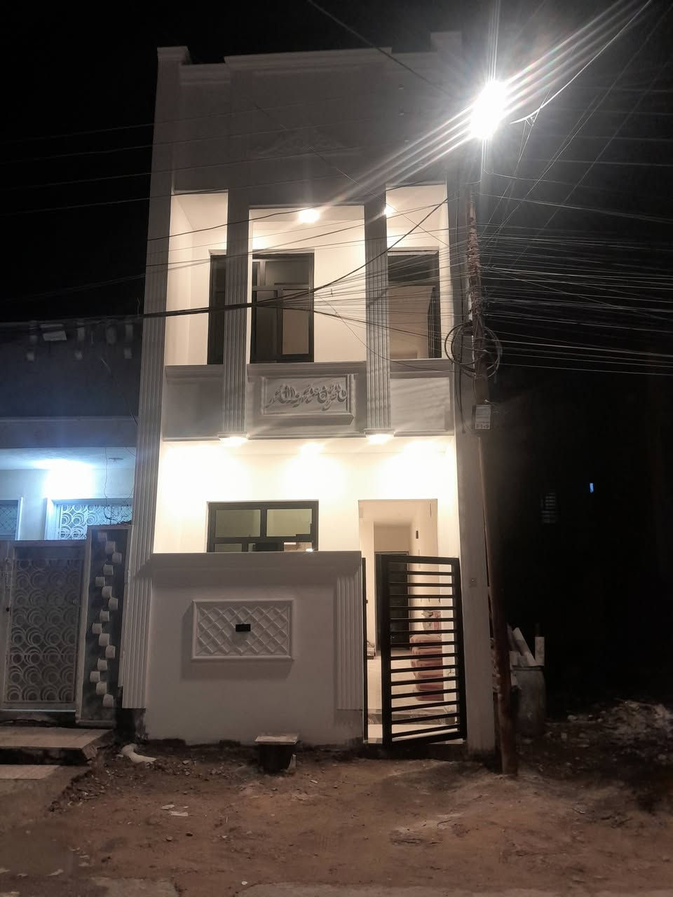 الدار للبيع المساحه ٦٥ متر الواجهة ٤ نزال ١٦ الاستفسار الاتصال على الرقم ***********
