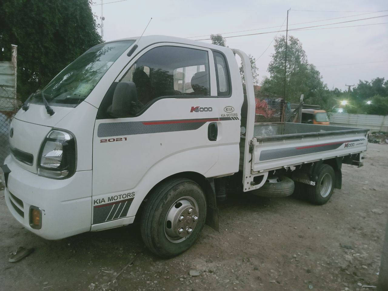 كيا حمل للبيع موديل 2021 تاير 14 تحوير سيارة جاهزة من كلشي يوجد ضربه بالربع الاسفل من الباب الأيمن والايسر ومصلحه والسعر 160 وبيها مجال غير متواجد على الفيس للتواصل ***********
