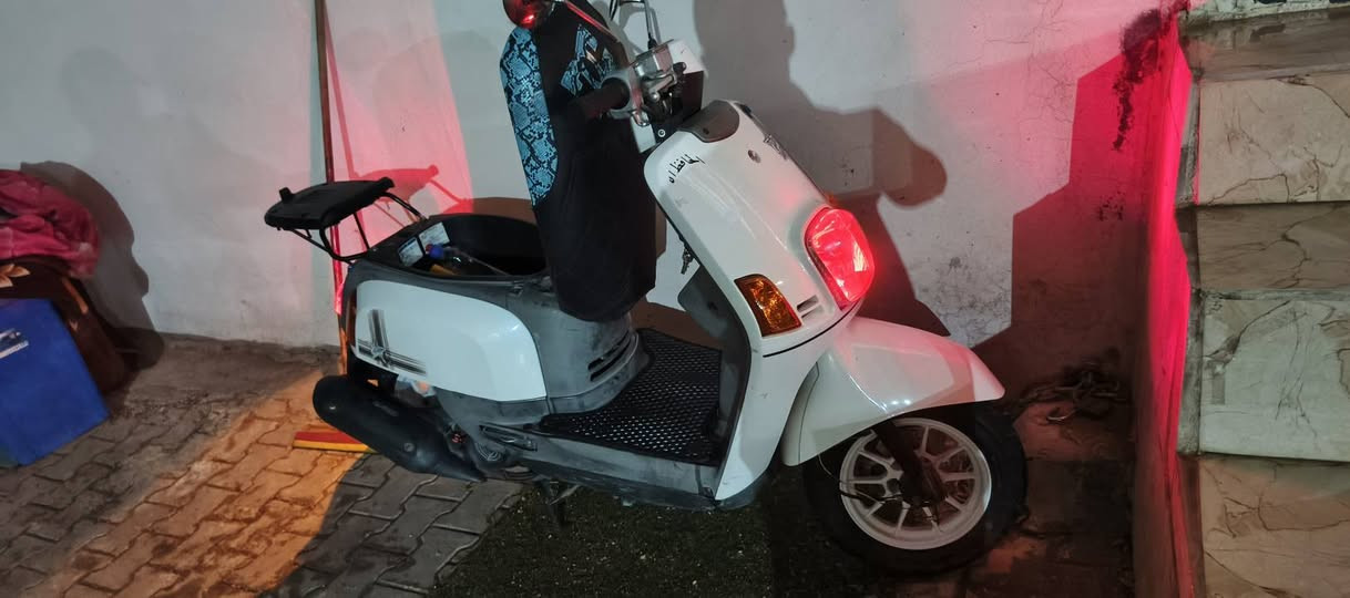 السلام عليكم بوليس للبيع دراجه جديده ونظيفه مكينه ما مفتوحه دراجه حلوه وناعمه شلعه ومعدل فول وكلها شغاله اي نقص الدراجه ما بيها على الفحص 900 وبيها مجال*********** شراي يتصل على هذا الرقم
