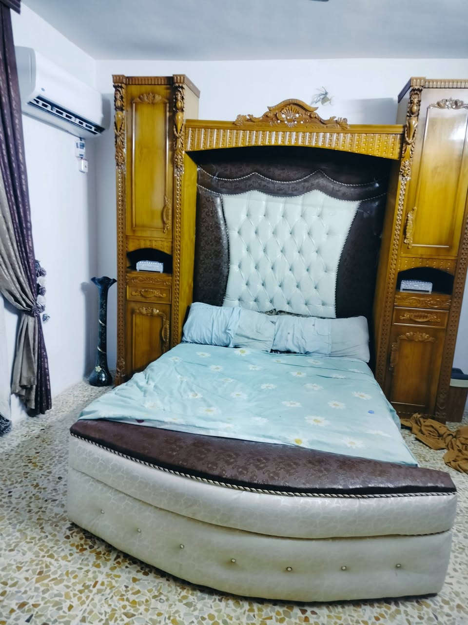 قرفه للبع مصرلي أربع اشهر من اشتريت متوزي عليه بيعته  ***********
