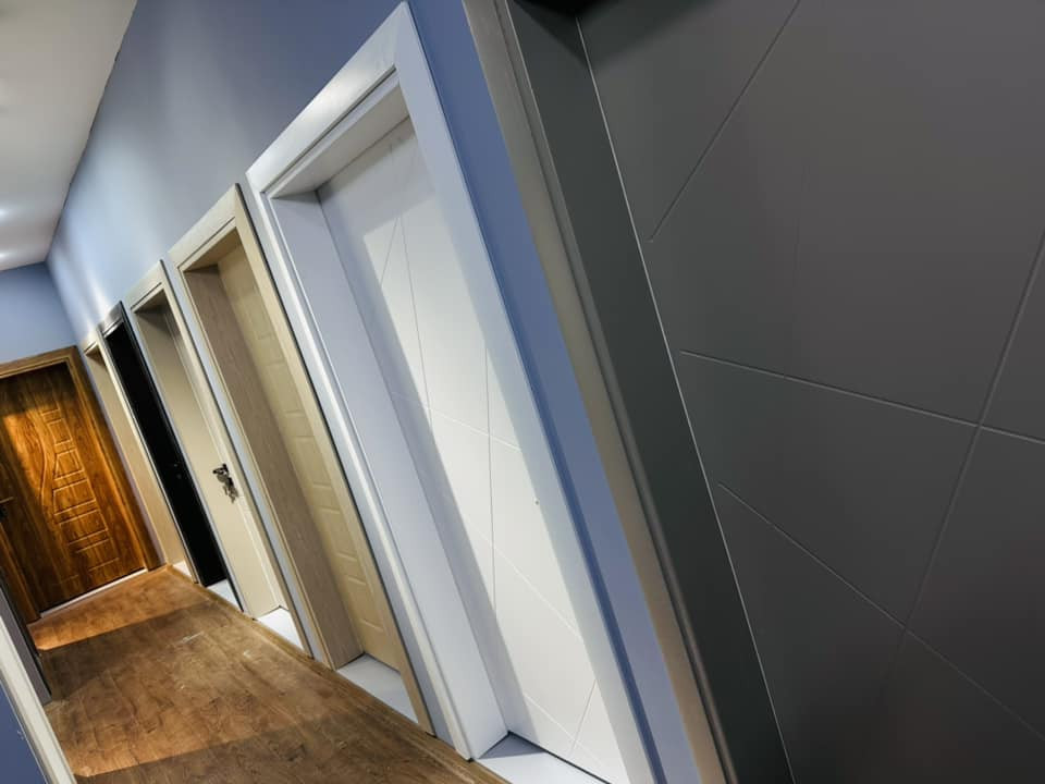 خاص لعملائنا في العراق 
نحن نفخر بأن أبواب YDOOR تتميز بجودة الخامات التي نستخدمها وتفصيلها العالي وقوة الخشب المستخدم في تصنيعها كما أننا نولي اهتمامًا كبيرًا لجودة منتجاتنا ورضا العملاء 

توفر الشركة العديد من التصاميم الفخمة والعصرية للأبواب، بما في ذلك مجموعة متنوعة من الألوان الجميلة التي تناسب جميع الأذواق
نسعى دائمًا لتقديم خيارات متنوعة لعملائنا حتى يتمكنوا من اختيار الباب الذي يناسب أسلوبهم وديكور منازلهم.

شكرًا على اهتمامكم بمنتجاتنا  إذا كان لديك أي استفسارات إضافية أو إذا كنت ترغب في الاستفسار عن تصميمات وأشكال الأبواب المتاحة، يرجى عدم التردد في طرح الأسئلة. نحن هنا لمساعدتك 

وسعنا نقاط البيع المعتمدة لدينا ووفرنا معارض جديدة تقدم خدمة بيع الجزئي للعملاء وحماية العميل من عمليات التقليد التي يتخذها البعض كنا نتمنى أن ينافسنا أحد في الجودة وليس تقليد التصاميم 
رغم ذلك نحن لدينا استراتيجية متكاملة وواضحة للعميل 
عناوين التي نقدمها لكم فقط هي المعتمدة لدينا 

***********
