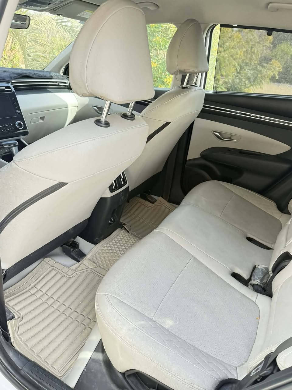 السلام عليكم 
توسان خليحي موديل ٢٠٢٢
السياره كفاله عامه 
فول مواصفات دبل كشن كهرباء داخل ابيض كشن جلد عدا البنوراما 
محرك ٢٠٠٠ دوش بلادي
سبير منازل
سياره كله ع وضع الشركه 
رقم بغداد شرط التحويل
وشرط السونار
مكان السياره المحموديه
***********
***********
