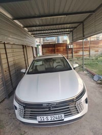 للبيع BYD دستروير 2025 السياره وضع الشركه ماشيه7 فول فتحه وباقي الموصف...