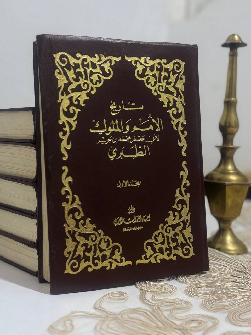 موسوعات بطبعات قديمة
تاريخ الطبري او ما يسمى بـ "تاريخ الأمم والملوك".

من أشهرِ وأهم كتاب التأريخ العربي الجاهلي والإسلامي.

كتابٌ ثري بالقضايا التي اثرت بمسير الأمة الإسلامية وأهمها " فاجعة الحسين " صلوات الله عليه وسلامه.

طبعةٌ نادرة، ومختزنة حيث تم الحفاظ عليها من دون استعمال.
مكونة من ٦ مجلدات مذهبة.

السعر: 50,000 الف دينار

خاتمة مستدرك الوسائل للميرزا النوري رحمه الله تعالى وتقبله.

تشتمل على فوائد جمة في الدراية والرجال وعلى بعض قواعده في رواية الحديث التي ينقلها عن أهل البيت عليهم السلام.

طبعة مؤسسة آل البيت عليهم السلام 
الطبعة الأولى ونادرة.

السعر: 40,000 الف

واتساب ***********
