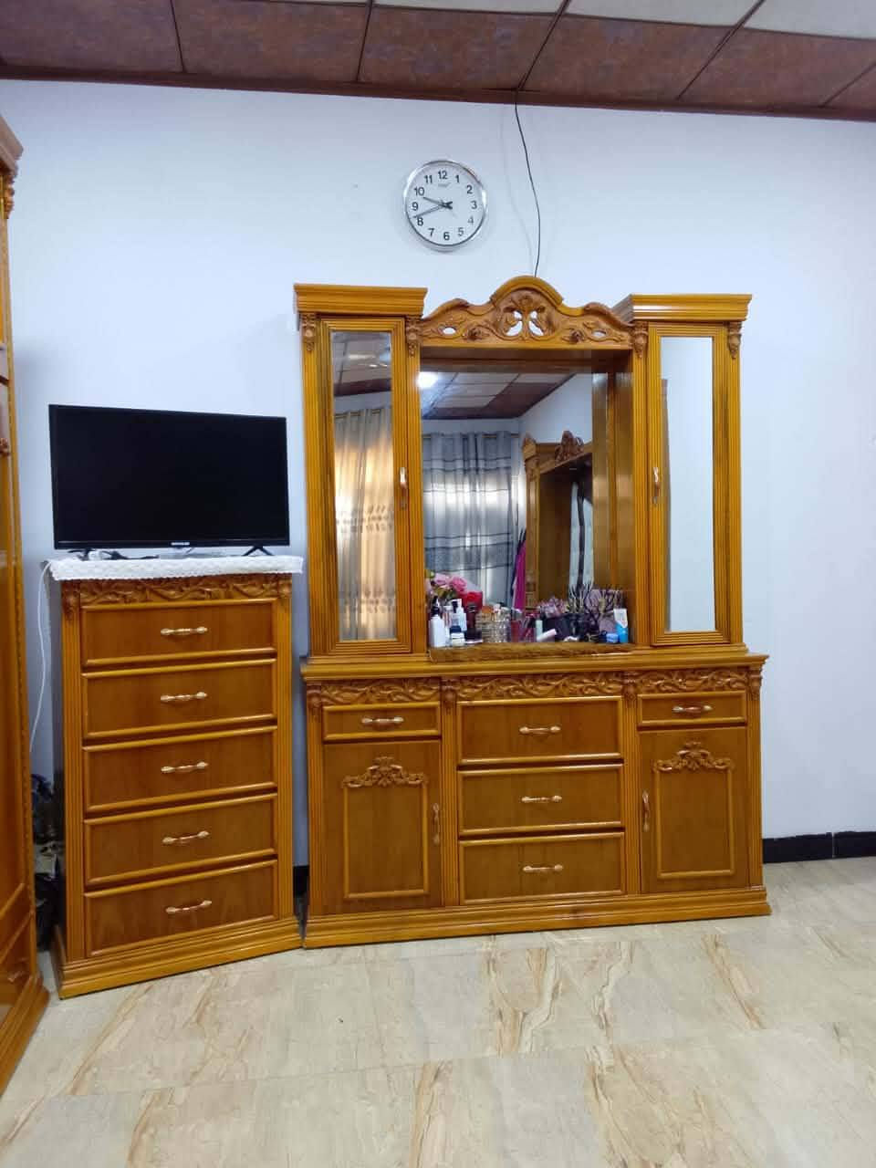 غرفه خشب صاج ملحق شغل نظيف مستعمله شيء قليل السعر  ب 900 وبيها مجال استفسار 147 07702006

