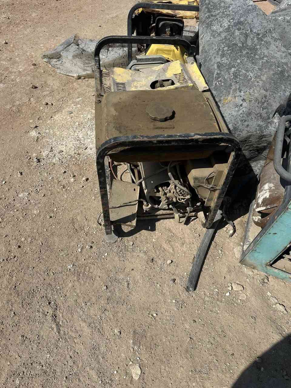 سلام عليكم مولدات للبيع وحده شغاله والباقي عاطله مكاني نجف ***********
