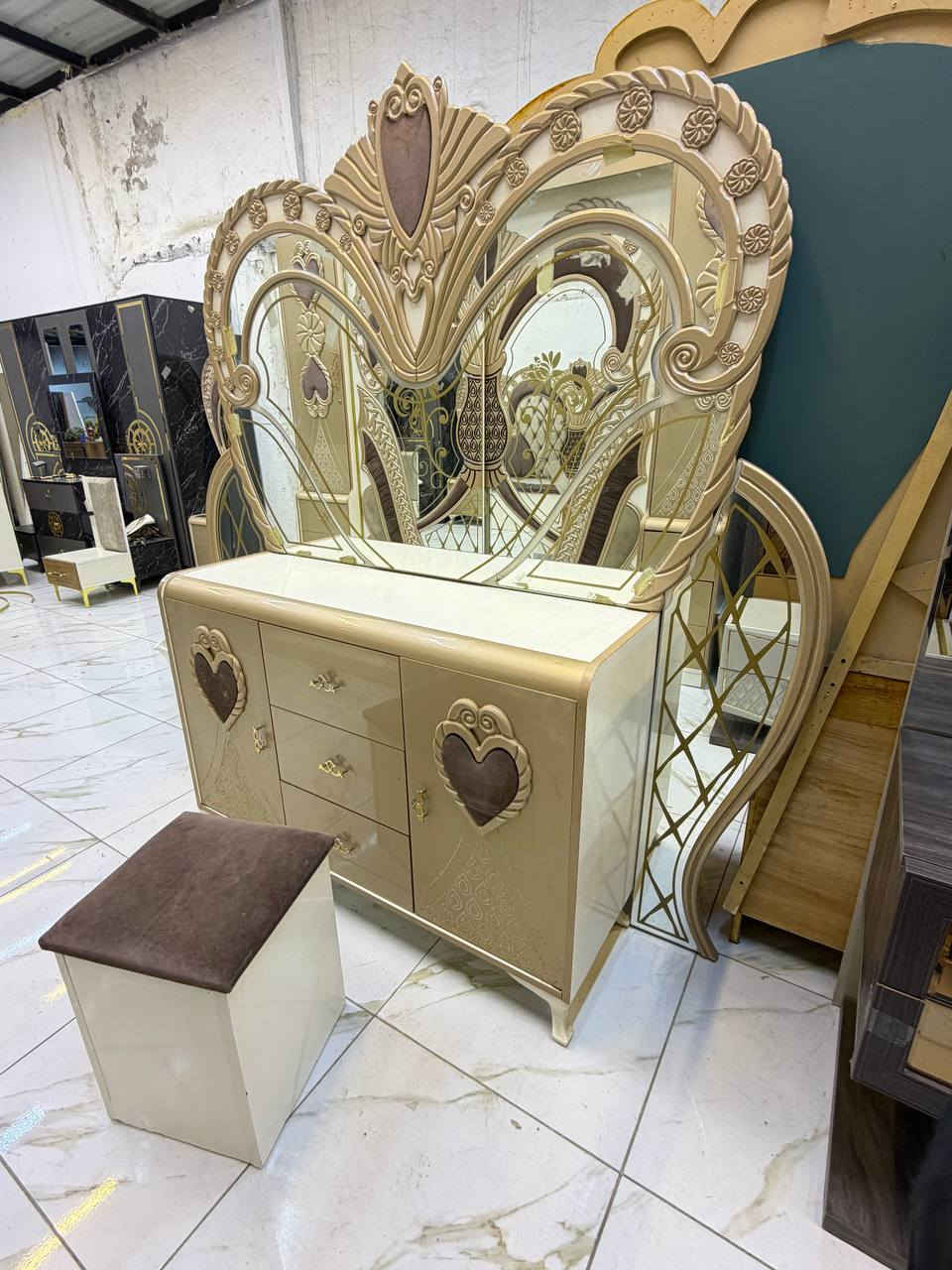 غرف نوم مستخدمه للبیع متوفر التوصیل مجانی مع الشد9قطع900
للحجز وتواصل خاص
واتسآب ***********
