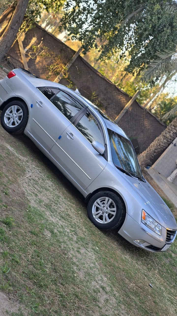 للبيع سوناتا 2009
وارد امريكي ضرره جدأ بسيط
فول مواصفات 
محرك 2400
كامره شاشه 
بيه صبغ اثر جراد
ابيع احزام
سياره جاهزه
السعر 112او بيه مجال
‏‏‪***********‬‏
