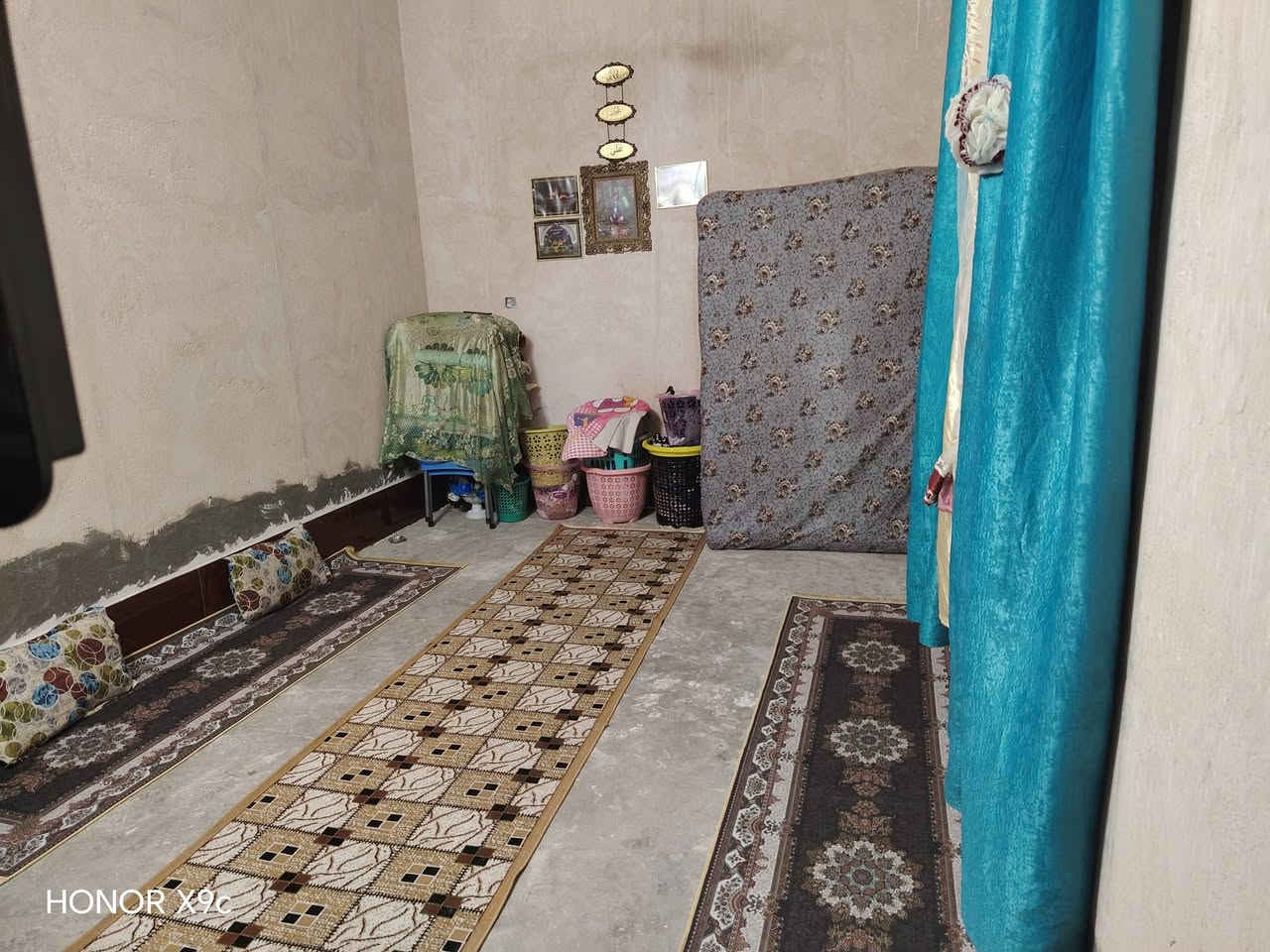 بسم الله الرحمن الرحيم 
بيت زراعي جاهز مع بيت ثاني هيكل للبيع 
صوب بني ركاب حي الأمير 
قرب شاع 30وملعب حيدر نعيسه 
البيت نباء طابوك السكف كونكريت مسلح 
الاساس كونكريت البيت متعوب عليه بناء حديث 
3غرف وصاله وديوانيه ومطبخ
 وصحيات داخلية وخارجيه 
الهيكل غرفه وصاله ومطبخ وصحيات 
ينباع ثنينهن سوى 
خدمات موجوده كهرباء ومي وشارع ومجاري 
المساحه 326متر
للتواصل الاتصال على الرقم الموجود بالاعلان 
رقم صاحب البيت 
***********
او مراسلة الصفحه 
#هادي_الحجيمي

