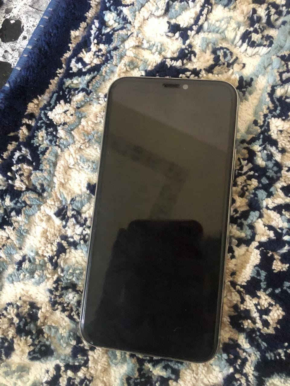 ايفون 11برو فقط  مبدل شاشه اصليه فيس ايدي متوقف مبدل بطاريه 100//ضهر مكسور مثل مواضح بصوره //ذاكره 512 شرق أوسط عربي //نضافه 100/100//العنوان الرمادي 5كيلوو//اتصال او واتساب ***********// السعر 200وبي مجال

