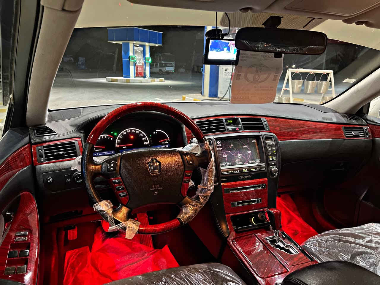 بڕاوە بڕاوە بەس ماشالله بەقەت ساغێک جوانە مۆدیل ٢٠٠٥  بچوک بە بچوک ئاڵتۆنە ڕێک کامل کامل جایز
یەک شوخت و چاڵ نادۆزیەوە بئ بۆیاخە مواسەفاتی سێ دوگمەیە ساج سورە سوکان حەیزەرانە ئاوێنە یشارەتە ویل دنگەیە کامل جایز کراوە برێکی بەستراوە ژئری دوراوەتەوە دەحمو لئدراو کەفەر گۆراو سەقفی بە شەرت  نوکە دەرزی نیە کامل بەسمەی دەرگاکانی مەزبوتە هەر پئنجی  لیدی ژئر پئیەکان بەستراوە ناو لایتی رەش کراوە  چوار تەیەی خاوێن لەژئرە شاشەیە گئرو مەکینەو توندو تۆڵی بە شەرتی دە فیتەر ساردو گەرم مەزبوتە دەحامی بۆبدەحامی بەشەرتو یش دەکات گڵۆپێک نیە یش نەکات لەگیانی سحری $٥٥$ کەمێێێک مەجال موشتەری نی خۆت ماندو مەکە
***********شوێن ژاراوە/ قەڵادزێ
