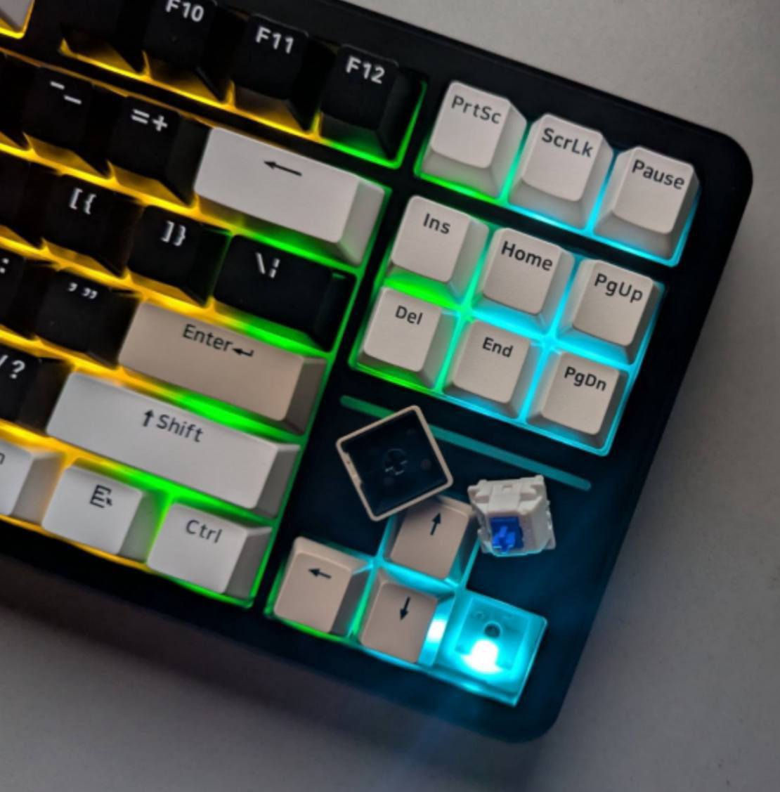 متوفر 🌹ميني بيسي
كيبورد اصلي فاخر
ماوس كلاسيكي شكل مربع  
اسعار مناسبه 
للحجز والاستفسار مراسله واتساب رقم 7703436699
