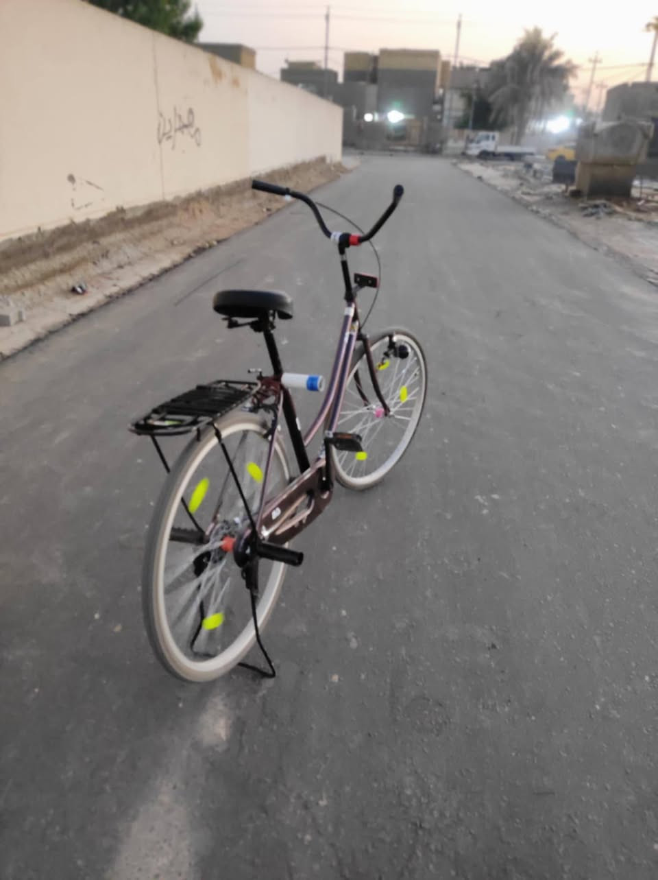 السلام عليكم شباب باسكل البيع موديل2021 صاري سبوعين من اخذته وبايسكل نضيف وجديد وحاويه اصلي السعر 90وبي مجال***********متواجد واتساب مفتوه 24ساعه
