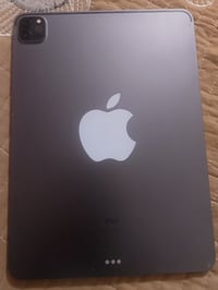 سلام عليك شباب ايباد 11نموذج M1 نضافته 100/97 كرتوتنه وشحنته وياه سعر ...