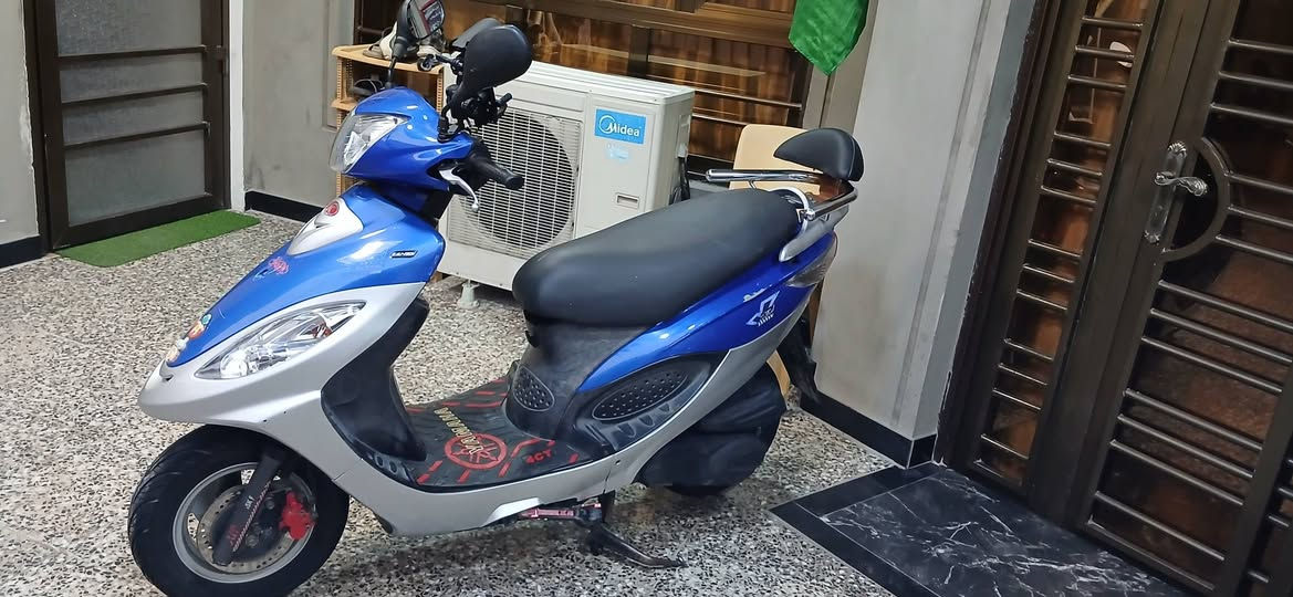 لبيع دراجه كامكو
كفاله عامه محرك مكفول 
***********
عنوان بغداد مشتل
سعر ٩٠٠ وبيها مجال
