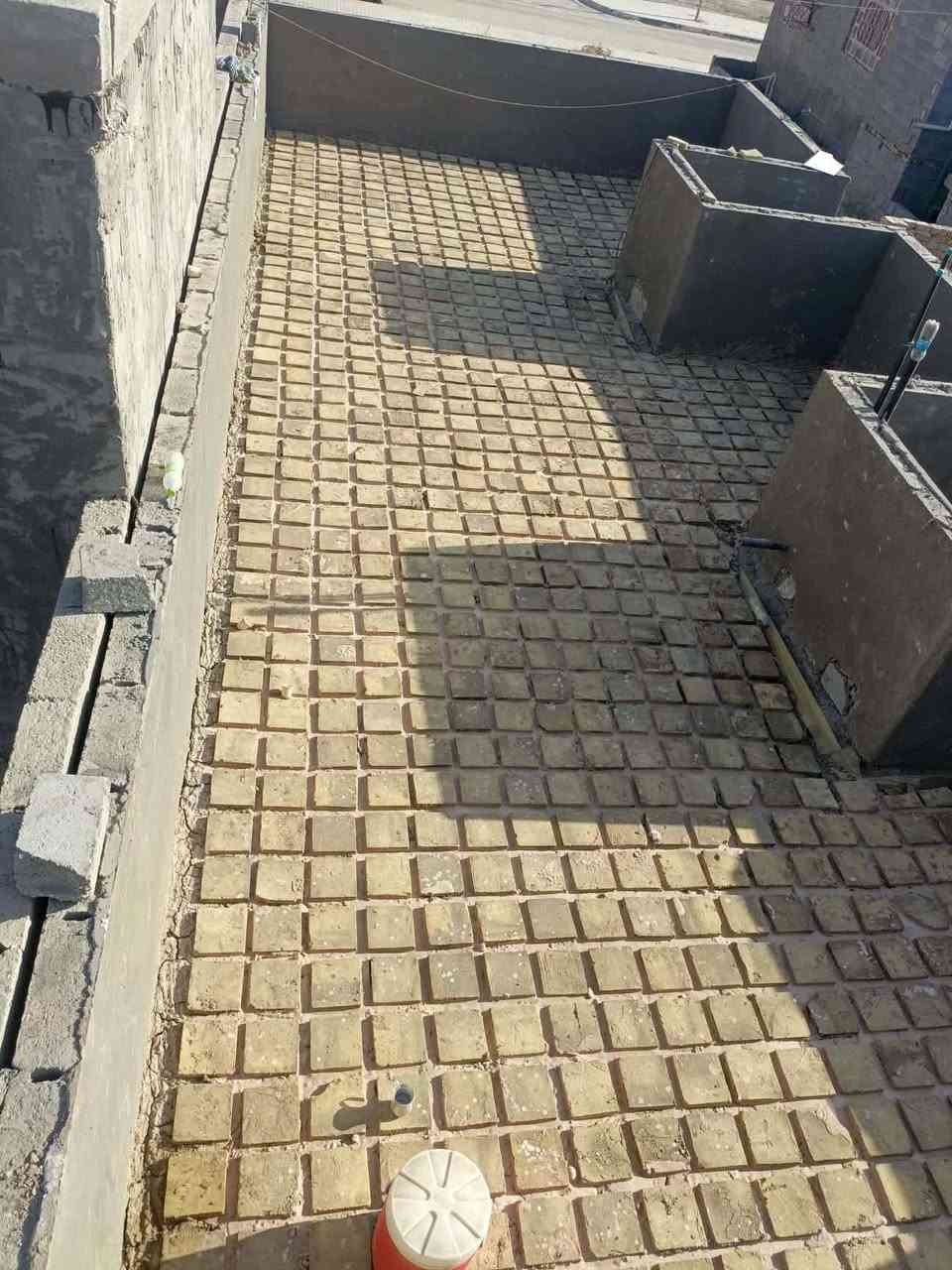 🏠 سقف بيتك أمان.. صيفاً وشتاءً! 🌧️☀️
هل تبحث عن عمل 
 او "كرستة وعمل" يجمع بين المتانة، العزل المثالي، والنظافة؟ نحن نوفر لك الحل الأمثل لتسطيح منزلك بأيادٍ خبيرة ودقة متناهية.
✅ لماذا تختار خدماتنا؟
نحن لا نكتفي بالعمل التقليدي، بل نعتمد خطوات هندسية لضمان راحة بالك:
1️⃣ عزل جبار: نستخدم نايلون زراعي (سمك 1.5 مم) كطبقة حماية أساسية ضد الرطوبة.
2️⃣ تصليط هندسي: وداعاً لتجمع المياه! نقوم بفرش التراب وتصليطه بدقة تضمن انسيابية الماء بنسبة 100%.
3️⃣ تطبيق "الفرشي" الأصلي: نستخدم الطين والتطبيق اليدوي المتقن لضمان التماسك والعزل الحراري.
4️⃣ لمسات نهائية فنية: تشريب بالجص، تكحيل بالإسمنت، وتنظيف شامل (فرك وكنس) ليظهر السطح كأنه لوحة فنية.
5️⃣ الاختبار الفعلي: لا نغادر الموقع حتى يتم رش السطح بالماء أمام عينك للتأكد من نجاح العمل.
🔨 .
📞 احصل على استشارتك المجانية الآن!
لا تتردد في الاتصال بنا للاستفسار أو طلب معاينة الموقع:
📱 رقم الهاتف: [‏‪***********‬‏]
