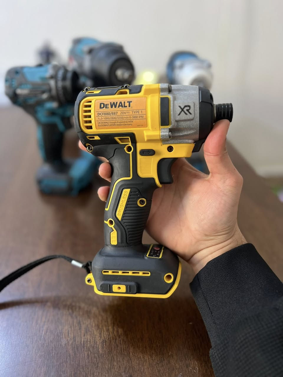 يا الله 

دي ولت امباكت 
3 سرع ، فارغ 

سعر 60 مع التوصيل 
***********
