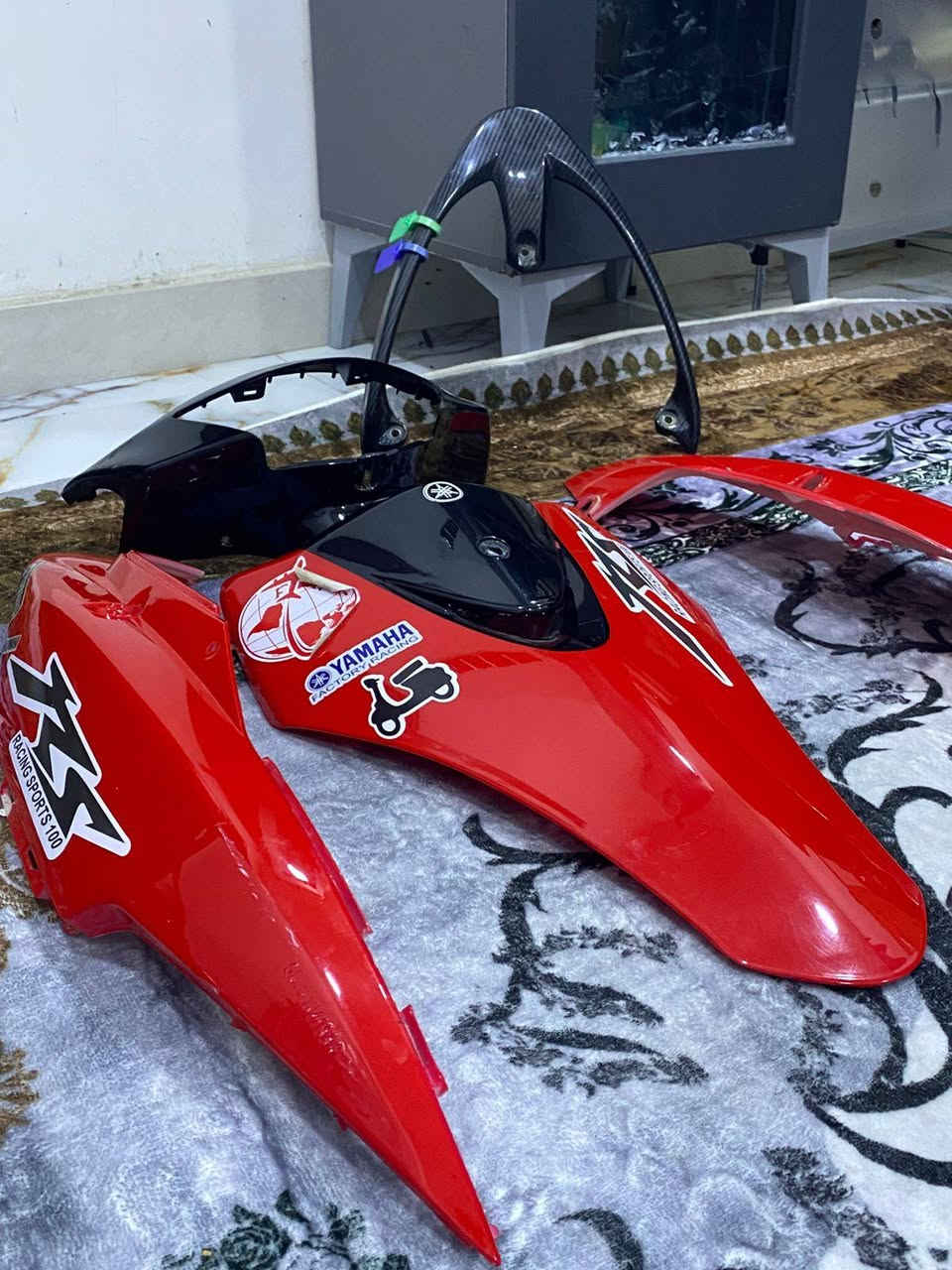 الديوانية 
السلام عليكم غراض ماكس لبيع كفرات لو احمر مستخدم بس شهر كفرات جديدة سعره ٣٠ بي مجال +سبايدر كاربون فايبر سعر ١٠ +شيال اصلي مال رمبه سعره ١٥ + دبلات ماكس امامي شغالات سعره ٢٠  +عداد شغال +قطره مال دهن هو ول ملقط سعرهن ٧ +استان موبايل سعره ١٠  الرقم ***********  بس وتساب ما متواجد عل فيس
