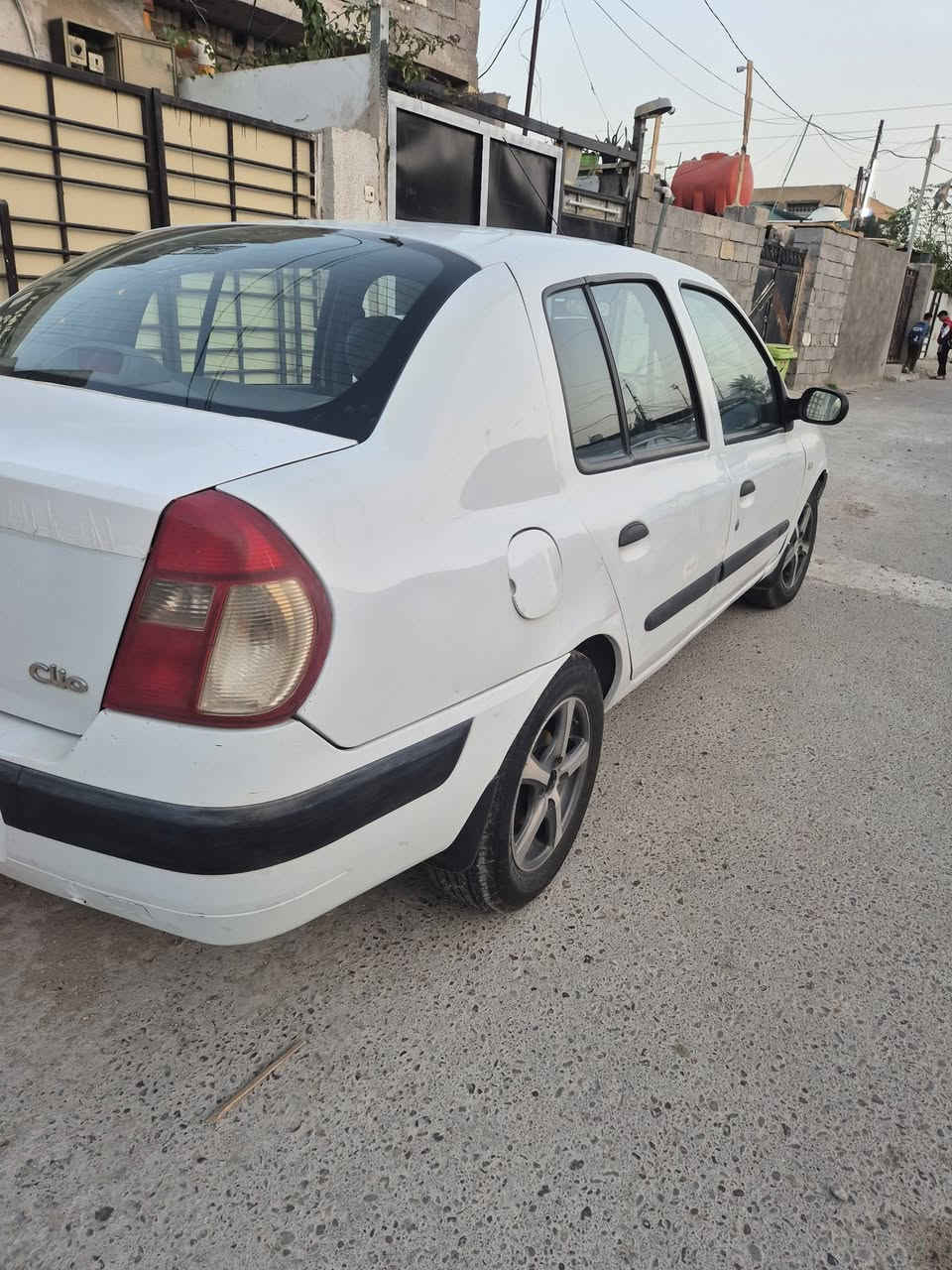 رينو ٢٠٠٦ كير عادي تحويل مباشر نضيفه تخم تاير صدر جديد ويل كب ابسعر اتصل و سايبه ***********
