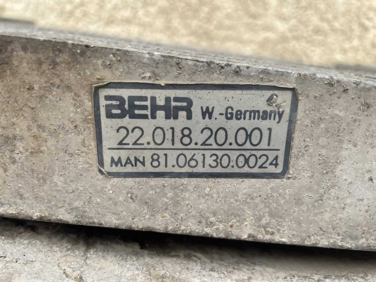 للبيع 
راديتر مان صقر بلادي 
***********
