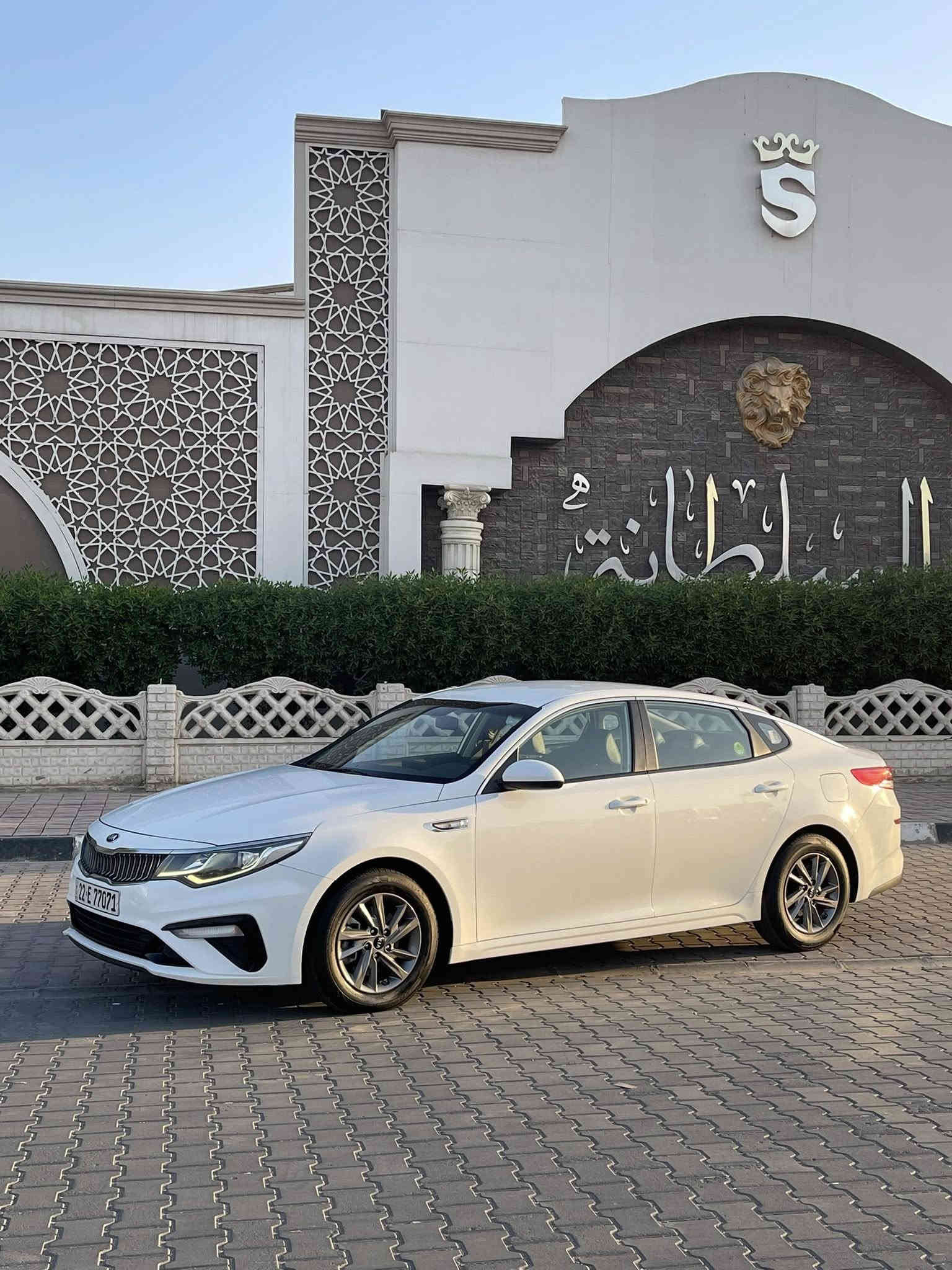 السلام عليكم 
للبيع كيا K5 موديل2021
غاز بلادي تانكي 90 لتر 🇰🇷
يمشي حوالي 550 كيلو 👉
السعر 172 وبيهه مجال مستعجل عالبيع 
السياره كفاله من الصبغ
محرك 2000 محرك وكير وتبريد كله كفاله 
كشنات جلد وكهرباء تدفئه تبريد بالكشن 
لد امامي 
مري شفط 
شاشه وكامره دواره 
حساسات خلفيه بلادي 
فول تحكم ستيرن مثبت سرعه 
السياره عليه ادامه فلاتر الغاز جدد
وبلكات ودسكات وباتري جدد
تخم تاير جديد يعني ما عايزه شي 
دهن كله اصلي من شركة موتل 
كاعيات الشركه بيهه
172 وبيه مجال 
*********** واتس اب 
***********
