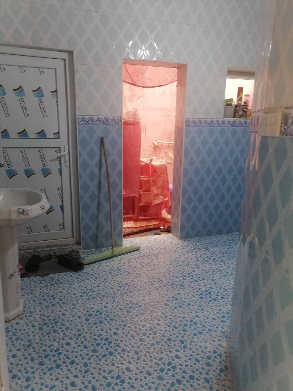 السلام عليكم بيت للبيع عنوان بنجا علي خلف محطه طه مكان راقي  رقم صاحب البيت ***********
