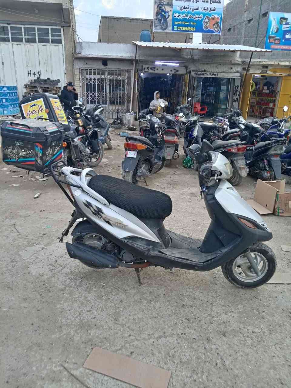 سلام عليكم دراجه ماكس ١٤٠ جديده رنبه صار شهر من نزلت من رنبه سعر ٦٥٠ بيه مجال هيه ول جنطه مالته *********** مكاني محموديه
