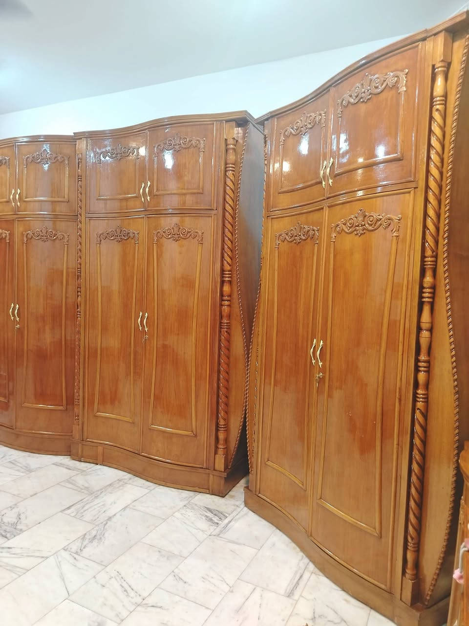 غرفة نوم تسكام صاج داخل زان درجة الاولي شغل ثقيل ضهر جرجوبه خمسه ملم استعمال قليل مابيها اي ضرر تكمه مكفوله من الشخط تكمه الواقع احله من الصور العنوان حلة حي الجزائر ***********.  ***********
