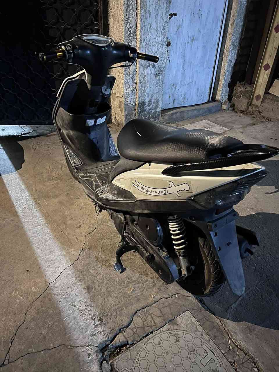 سلام عليك
ماكس عدله 120 مكينه بلادي كفرات موميزه بس بيه كسر 
بيه شلعه مكينه بلاديه بوشه 49 الاضويه شغاله البريك الخلفي شغال بس الامامي لا كيج البانزين شغال حلوه الدراجه وبل عافيه الياخده 
رايده بسعر 
(700)
وبيه مجال بسيط


**إذا كنت صاحب هذا الإعلان وتريد حذفه لأي سبب، رجاءا أرسل رسالة إلى الدعم الفني**