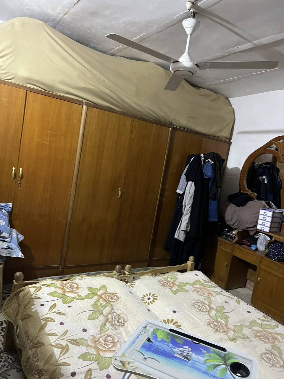 دار 🏠 البيع 
طابو صرف 
المساحه 93,5
الموقع حي العسكري مقابل شارع السفينه 
يحتوي على  غرفه 5*4,5
وصاله 5*4,5
ومطبخ 2*4,5
ترك 20م 
للاستفسار اكثر مراسله الصفحه او الاتصال على الرقم ***********
